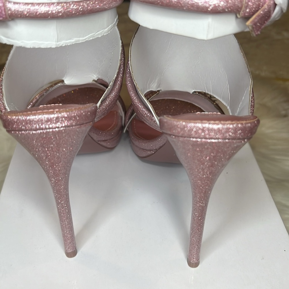BNIB!Perfect party sandals!! 🩷 - Picture 3 of 4